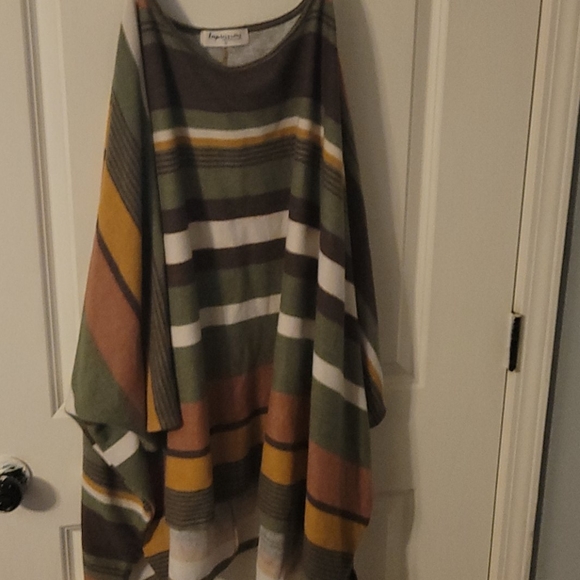 Super cute flowey boutique top - Picture 1 of 4